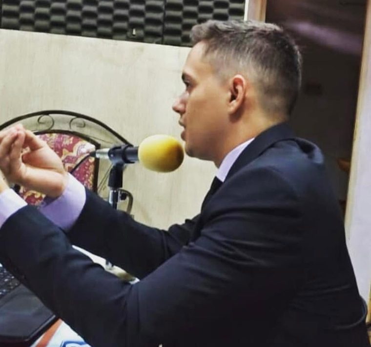 Willian Martins Aguero, advogado, em participação em programa de rádio
